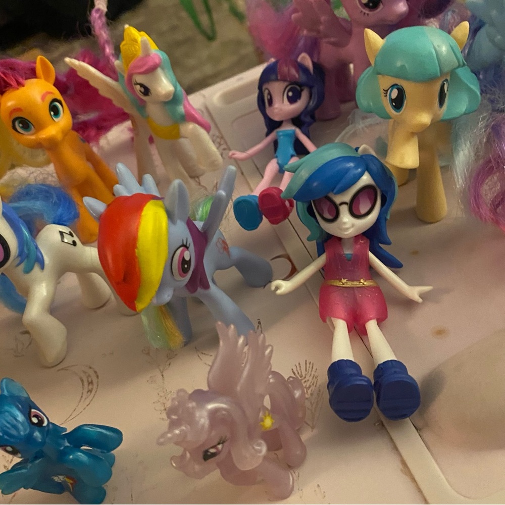 Lot of 24 Official My Little Pony Figures - Picture 7 of 16